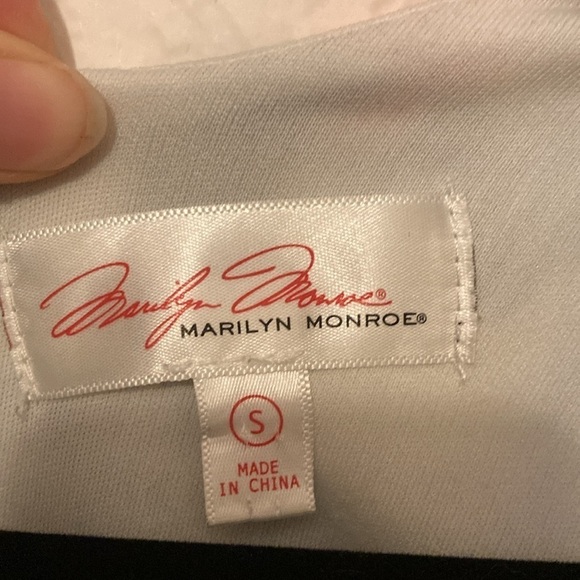 Marilyn Monroe Graffiti Dress - Picture 9 of 12